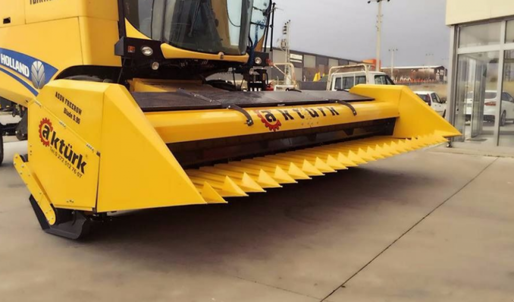 Maispflückvorsatz of the type New Holland 1520,  in Одеса (Picture 2)