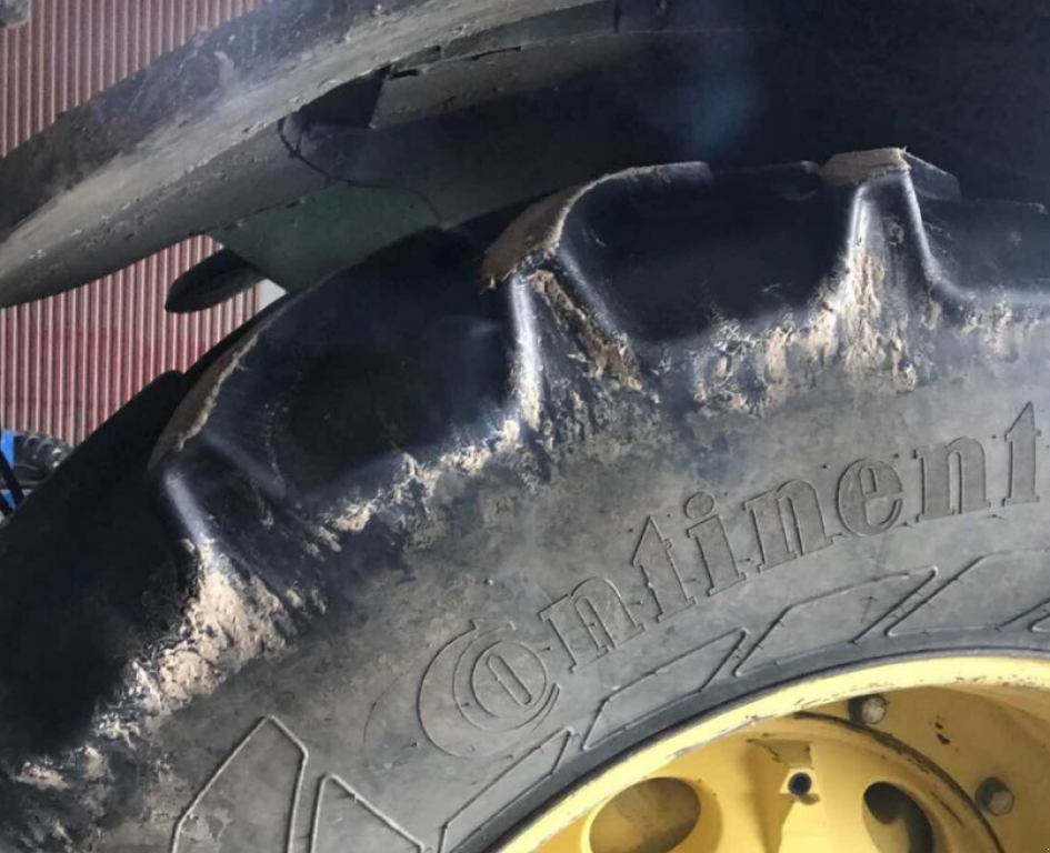 Oldtimer-Traktor typu John Deere 8420, Neumaschine v Золочів (Obrázek 4)