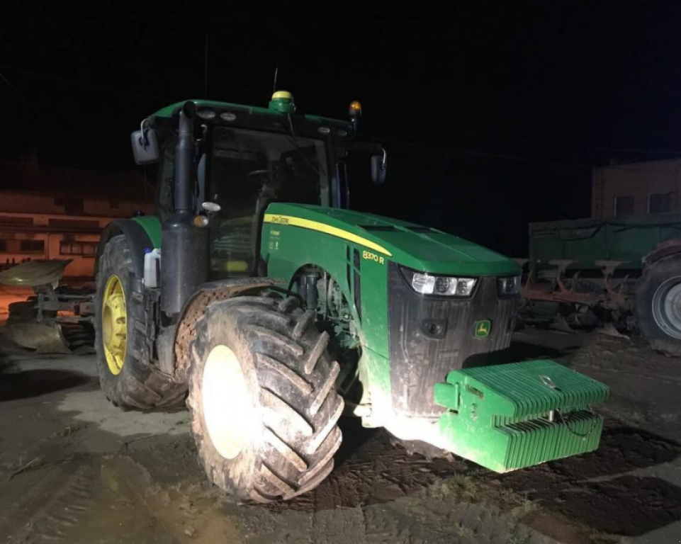 Oldtimer-Traktor typu John Deere 8370R, Neumaschine v Золочів (Obrázek 1)