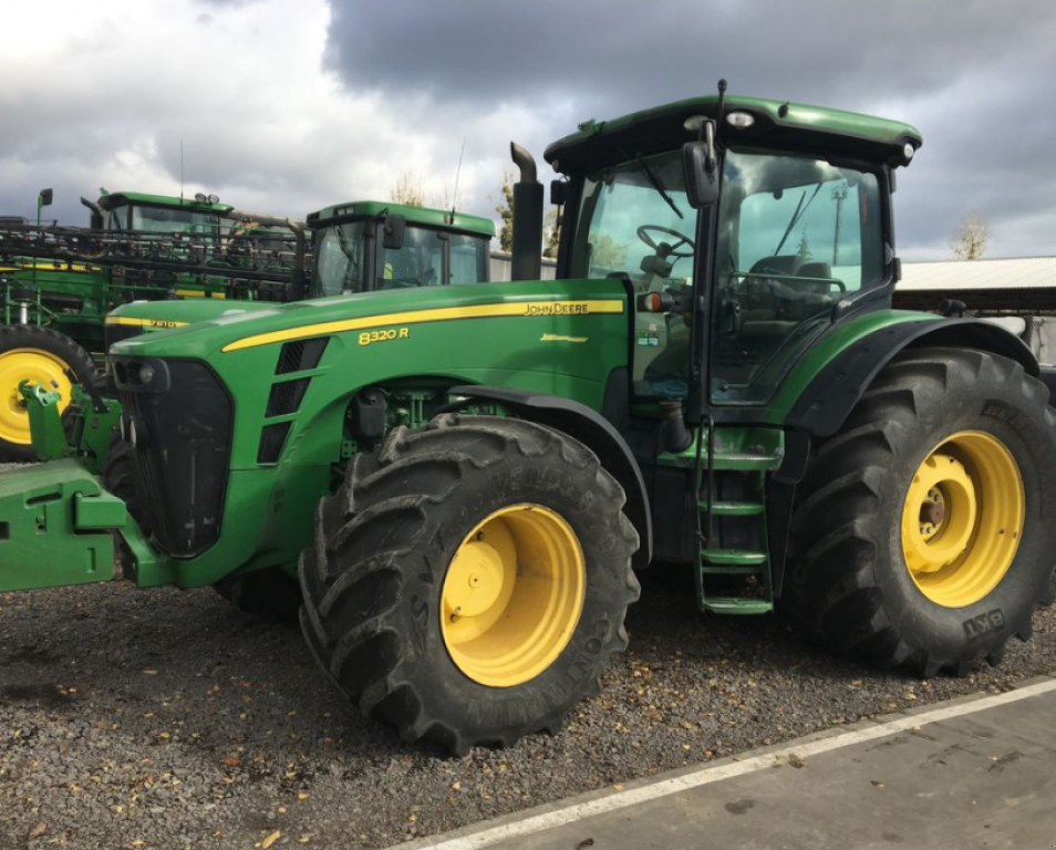 Oldtimer-Traktor typu John Deere 8320R, Neumaschine v Золочів (Obrázek 1)