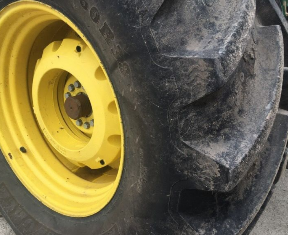 Oldtimer-Traktor typu John Deere 8320R, Neumaschine v Золочів (Obrázek 3)