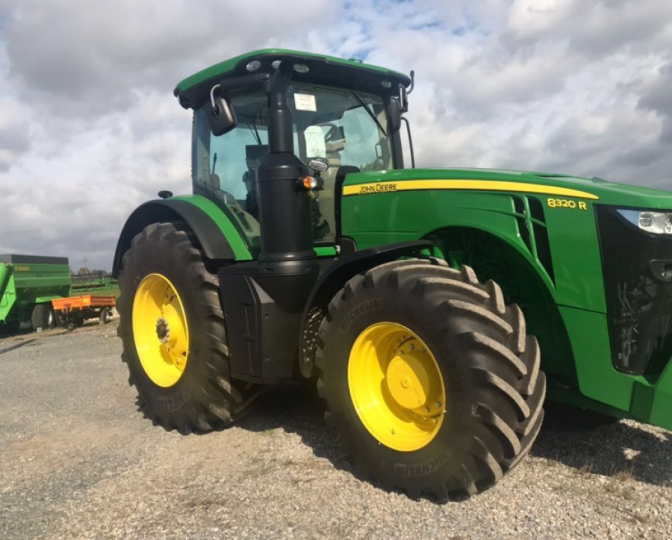 Oldtimer-Traktor des Typs John Deere 8320R, Neumaschine in Золочів (Bild 1)