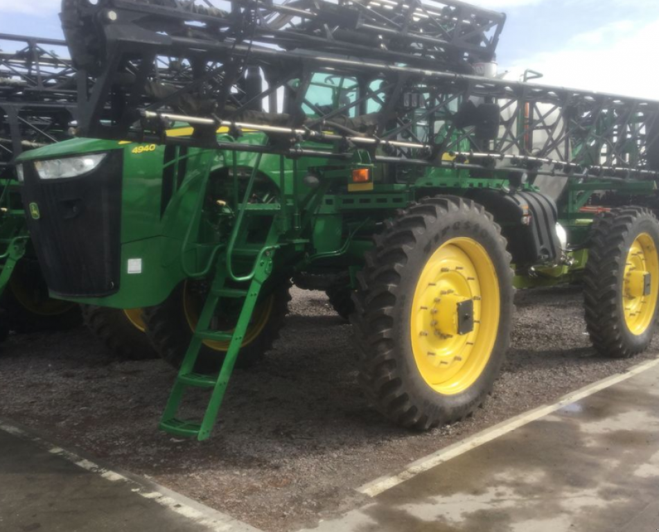 Selbstfahrspritze des Typs John Deere 4940,  in Золочів (Bild 4)