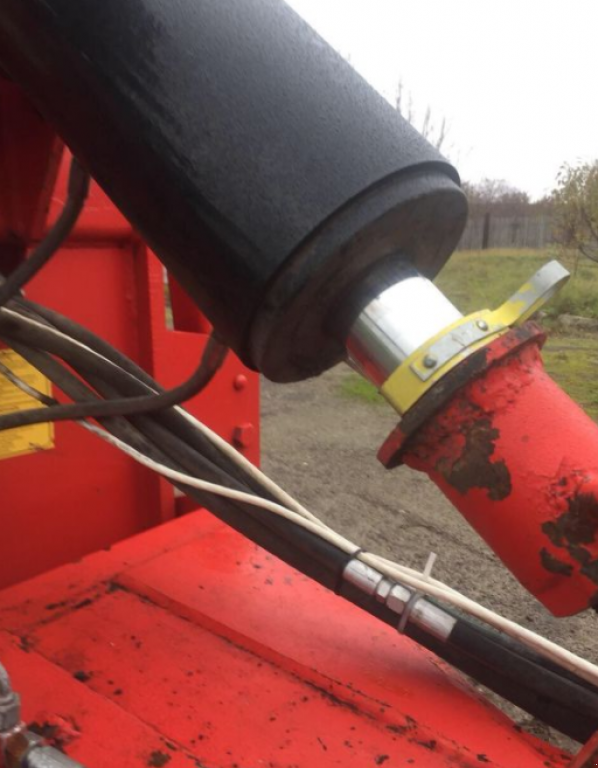 Wiesenegge del tipo Gregoire-Besson DXRV-6,  In Золочів (Immagine 10)