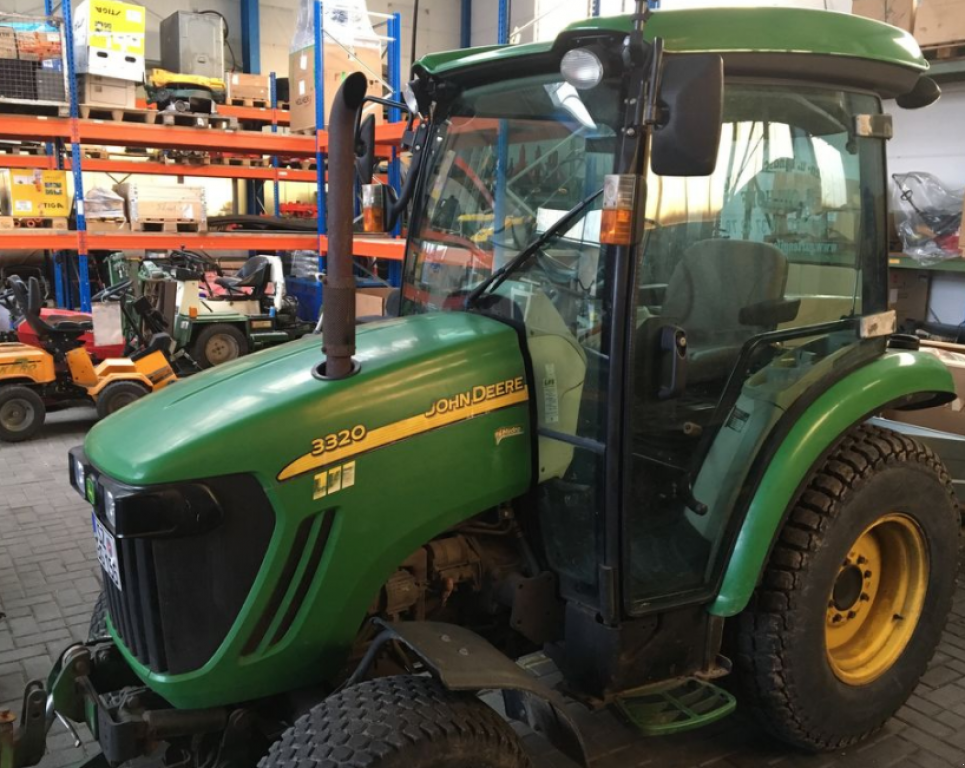 Oldtimer-Traktor tipa John Deere 3320, Neumaschine u Золочів (Slika 1)
