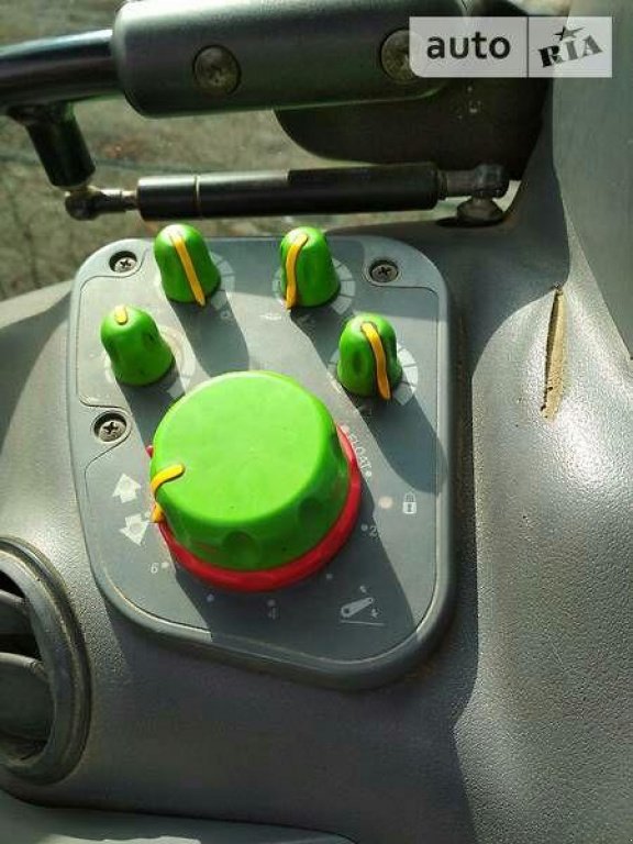 Oldtimer-Traktor del tipo Same Agrotron 215, Neumaschine In Львів (Immagine 8)