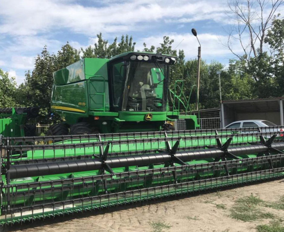 Oldtimer-Mähdrescher des Typs John Deere 9770 STS, Neumaschine in Київ (Bild 5)