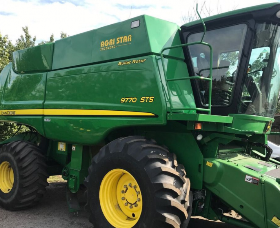 Oldtimer-Mähdrescher des Typs John Deere 9770 STS, Neumaschine in Київ (Bild 2)