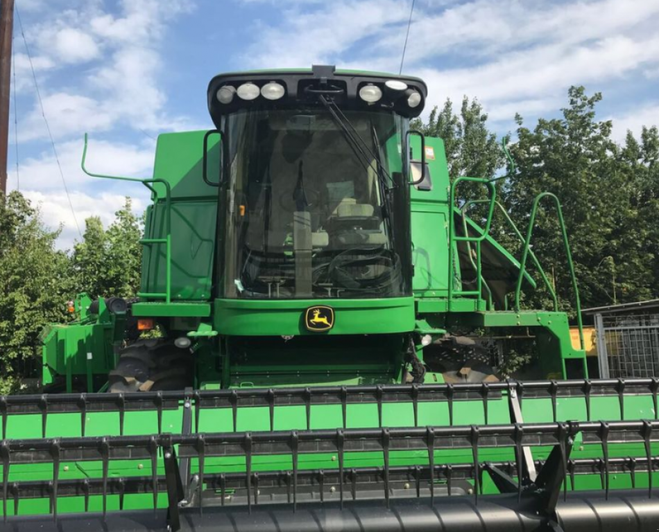 Oldtimer-Mähdrescher des Typs John Deere 9770 STS, Neumaschine in Київ (Bild 1)