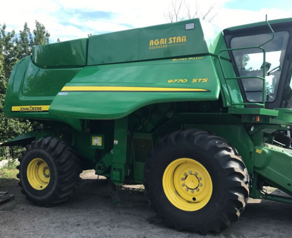 Oldtimer-Mähdrescher des Typs John Deere 9770 STS, Neumaschine in Київ (Bild 4)