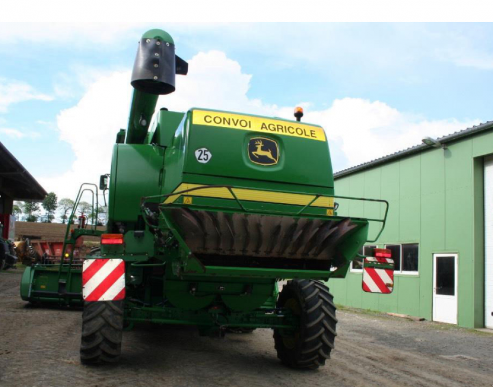 Oldtimer-Mähdrescher des Typs John Deere T660, Neumaschine in Київ (Bild 5)