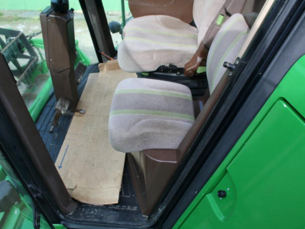 Oldtimer-Mähdrescher des Typs John Deere T660, Neumaschine in Київ (Bild 9)