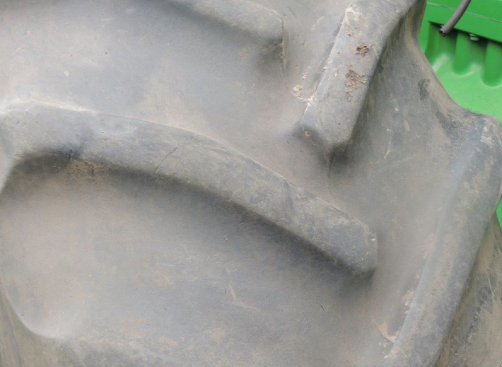 Oldtimer-Traktor van het type John Deere 8310R, Neumaschine in Київ (Foto 8)