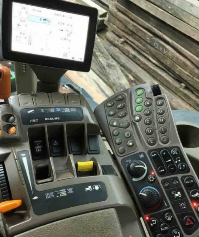 Oldtimer-Traktor typu John Deere 7230R, Neumaschine v Київ (Obrázek 9)