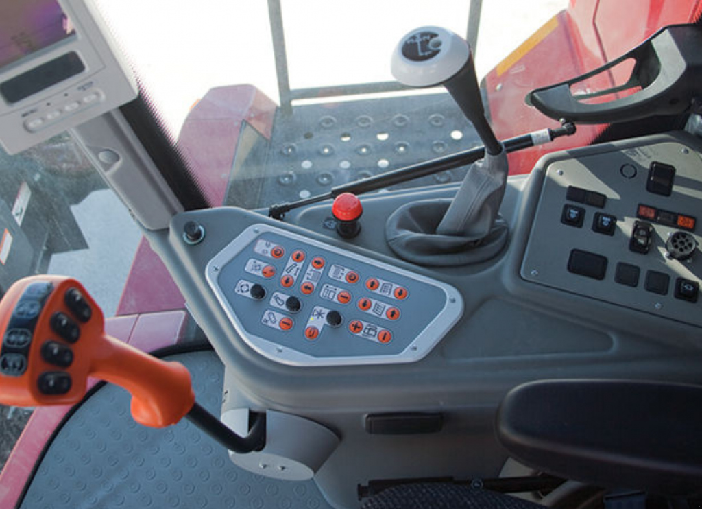 Oldtimer-Mähdrescher typu Versatile Acros 550, Neumaschine v Київ (Obrázek 7)