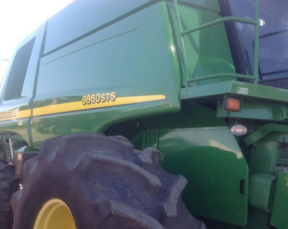 Oldtimer-Mähdrescher des Typs John Deere 9860 STS, Neumaschine in Харків (Bild 8)