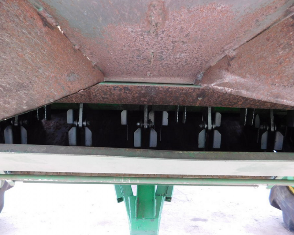 Oldtimer-Mähdrescher des Typs John Deere 9860 STS, Neumaschine in Харків (Bild 5)