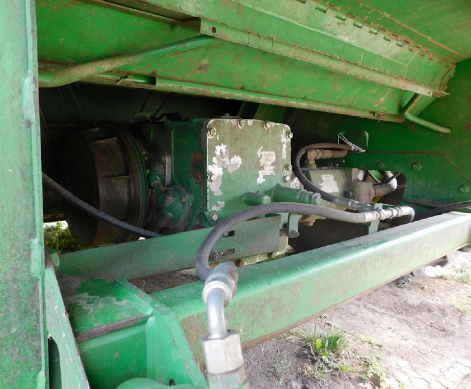 Oldtimer-Mähdrescher van het type John Deere 9750 STS, Neumaschine in Харків (Foto 8)