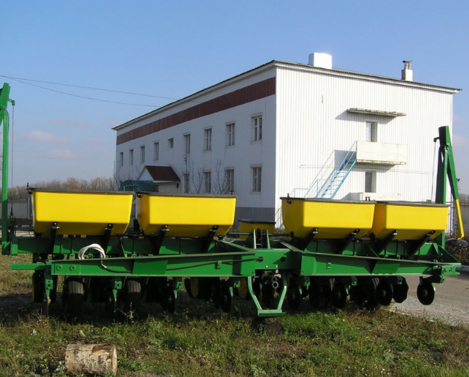 Gareeggenfelder des Typs John Deere 7000/8,  in Харків (Bild 1)