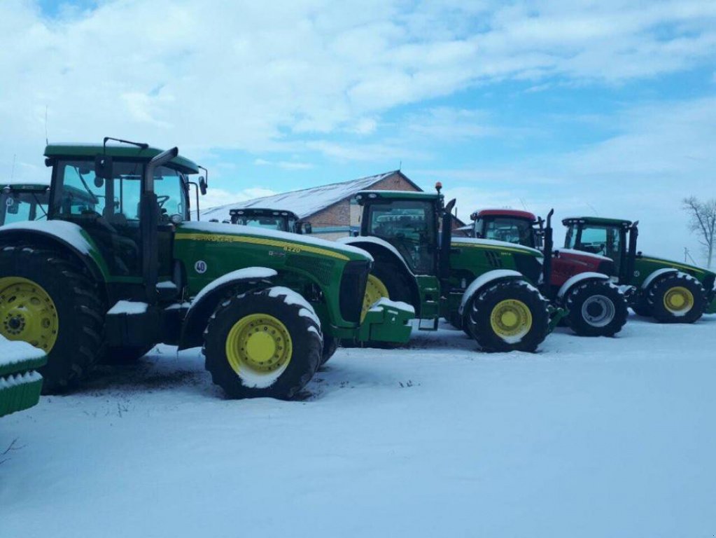 Oldtimer-Traktor des Typs John Deere 8420, Neumaschine in Не обрано (Bild 1)