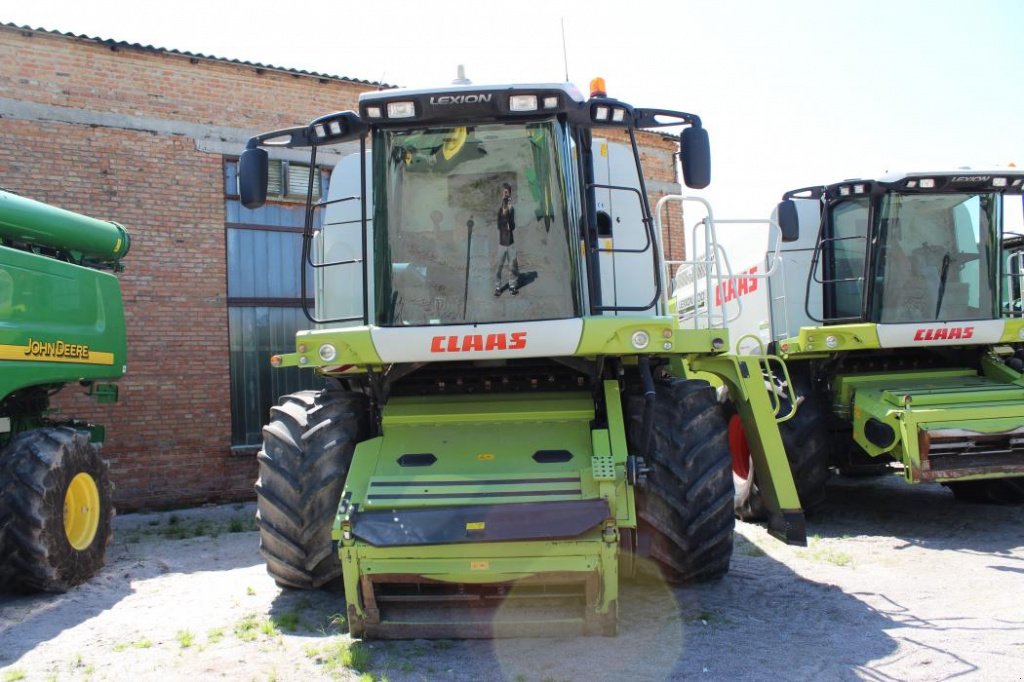 Oldtimer-Mähdrescher des Typs CLAAS Lexion 580, Neumaschine in Не обрано (Bild 4)