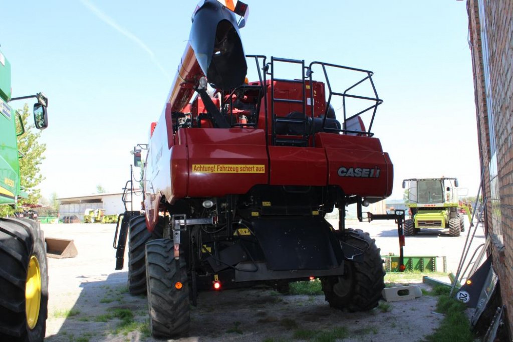 Oldtimer-Mähdrescher a típus Case IH 8120, Neumaschine ekkor: Не обрано (Kép 2)