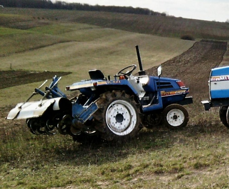 Hopfentraktor van het type Iseki TU 1700, Neumaschine in Не обрано (Foto 1)