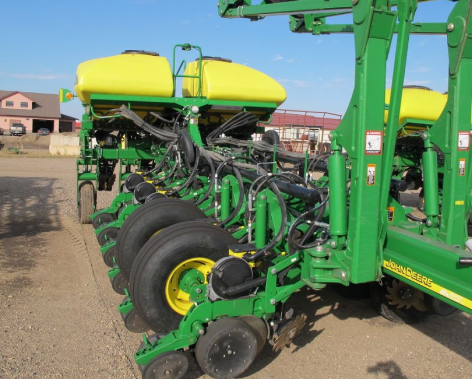 Gareeggenfelder typu John Deere 1770NT,  v Київ (Obrázek 1)
