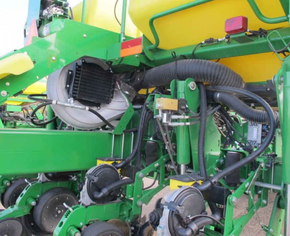 Gareeggenfelder typu John Deere 1770NT,  v Київ (Obrázek 3)