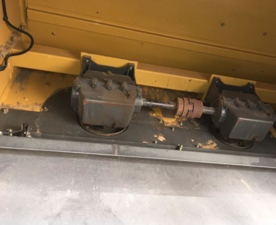 Oldtimer-Mähdrescher tipa Caterpillar Lexion 590R,  u Київ (Slika 4)