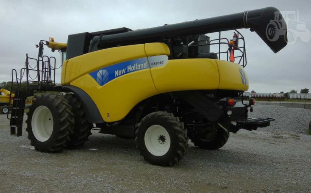 Oldtimer-Mähdrescher des Typs New Holland CR9060, Neumaschine in Київ (Bild 5)