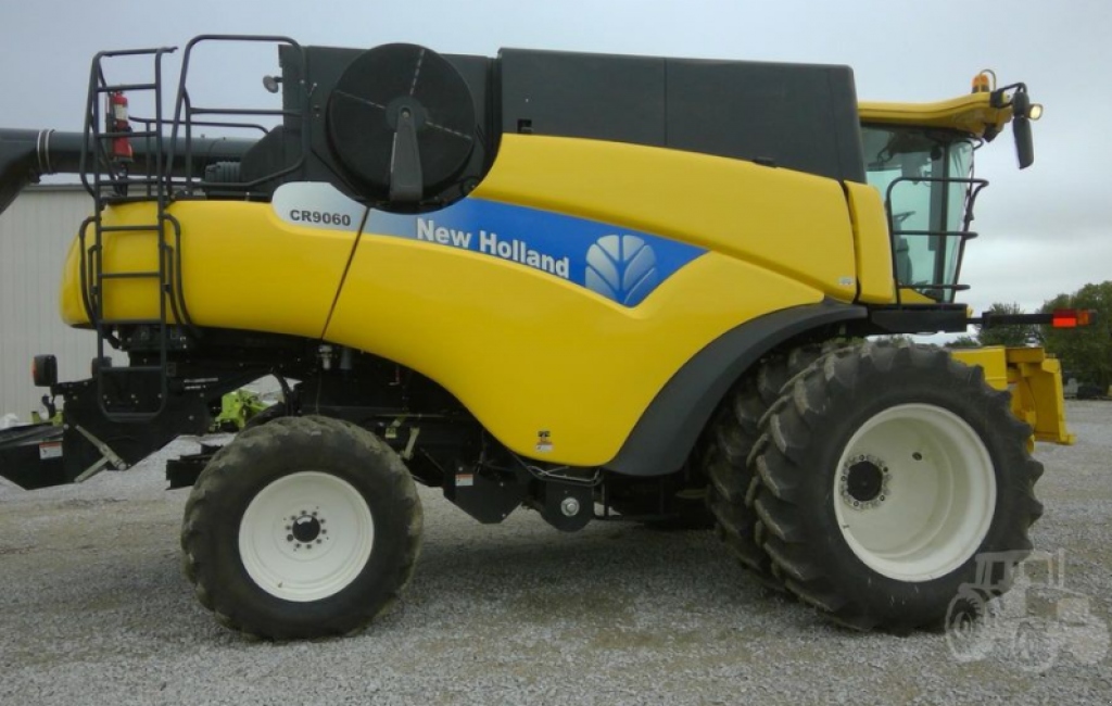 Oldtimer-Mähdrescher des Typs New Holland CR9060, Neumaschine in Київ (Bild 9)