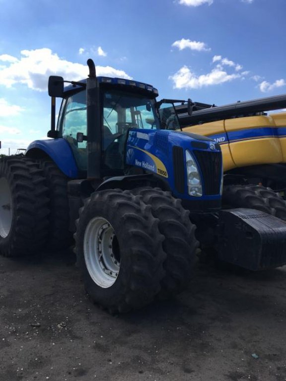 Oldtimer-Traktor typu New Holland T8050, Neumaschine v Дніпропетровськ (Obrázek 1)