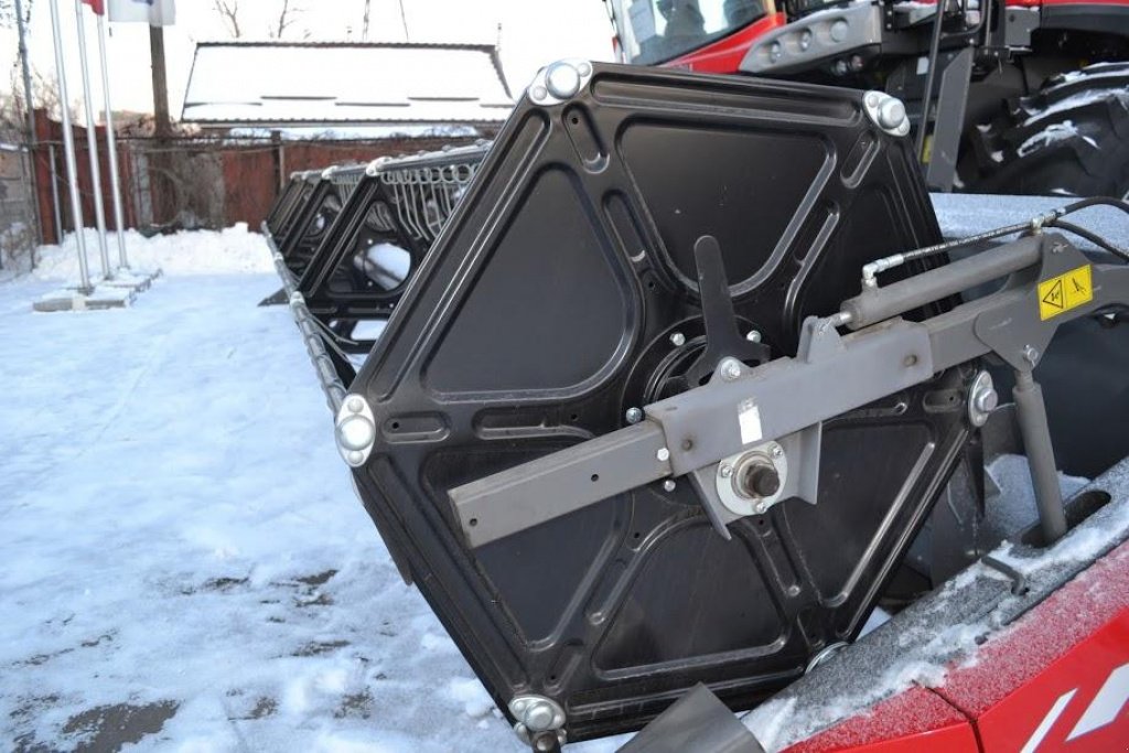 Oldtimer-Mähdrescher tipa Massey Ferguson Beta 7370,  u Суми (Slika 4)