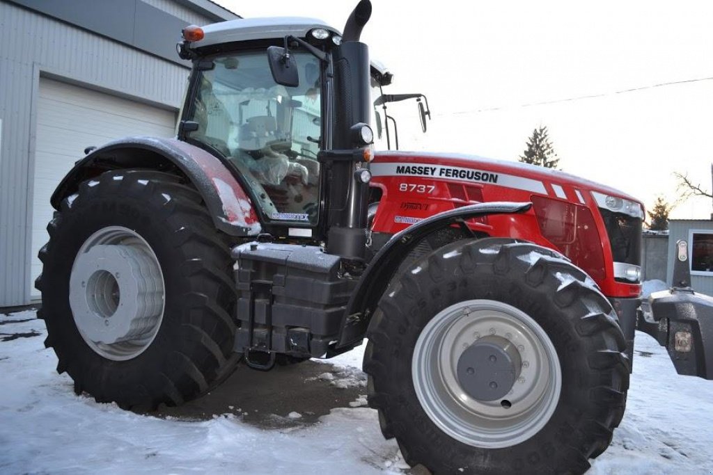 Oldtimer-Traktor tipa Massey Ferguson 8737,  u Суми (Slika 5)