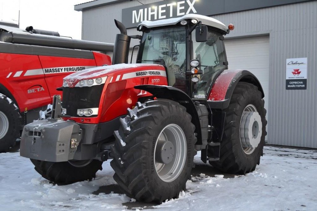 Oldtimer-Traktor tipa Massey Ferguson 8737,  u Суми (Slika 1)