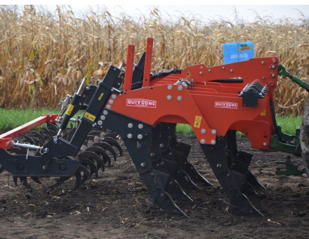 Spatenpflug typu Quivogne SSDR 7,  v Гуляйпо́ле (Obrázek 1)