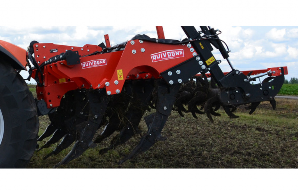 Spatenpflug typu Quivogne SSDR 9,  v Гуляйпо́ле (Obrázek 1)