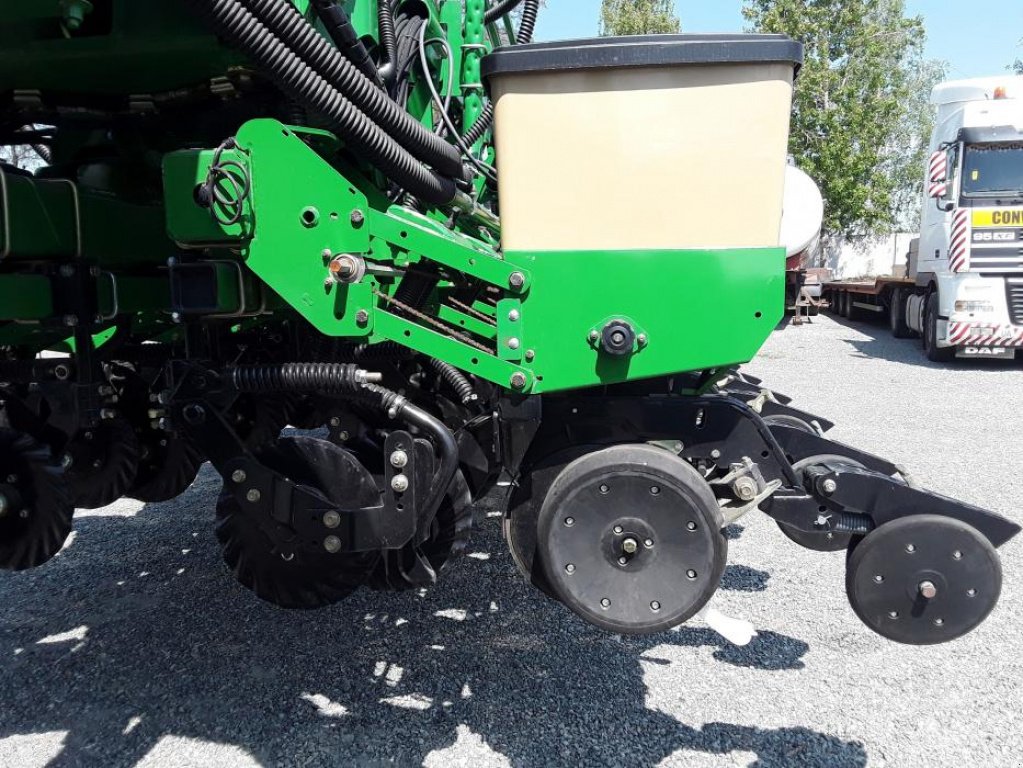 Gareeggenfelder typu Great Plains YP-1630,  v Київ (Obrázek 3)