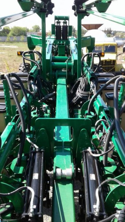 Gareeggenfelder typu Great Plains YP-1630,  v Київ (Obrázek 8)