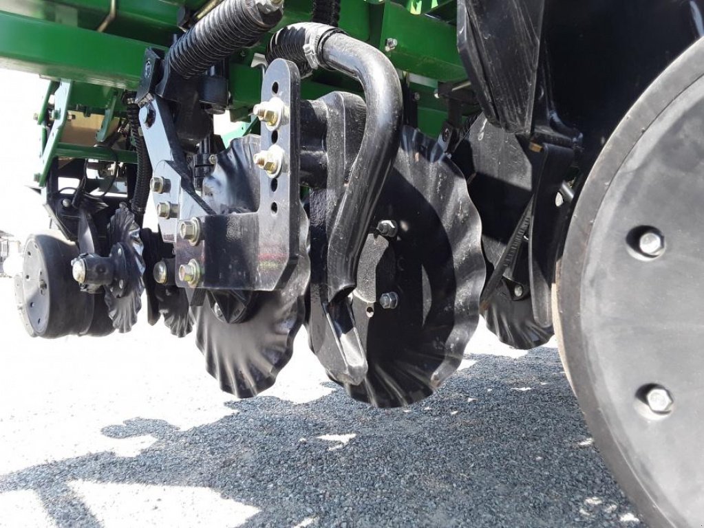 Gareeggenfelder typu Great Plains YP-1630,  v Київ (Obrázek 4)