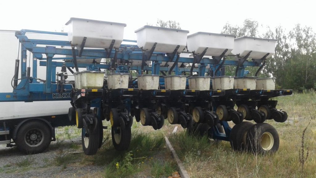 Gareeggenfelder typu Kinze 2600,  v Київ (Obrázek 1)
