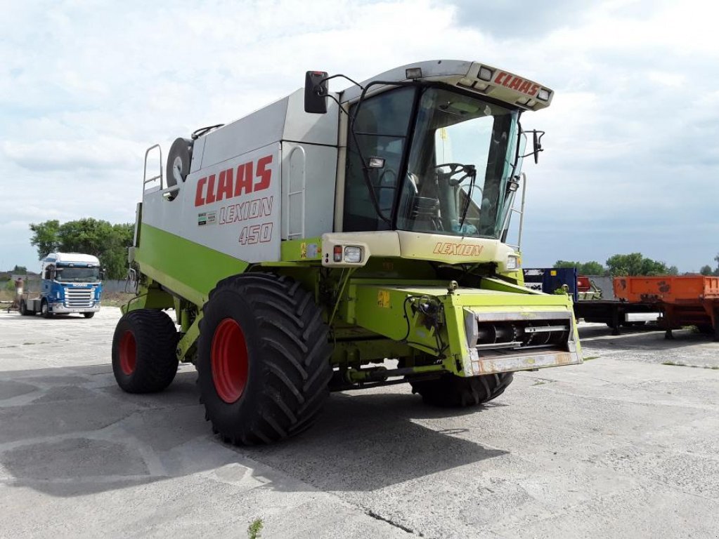 Oldtimer-Mähdrescher typu CLAAS Lexion 450,  v Київ (Obrázek 2)