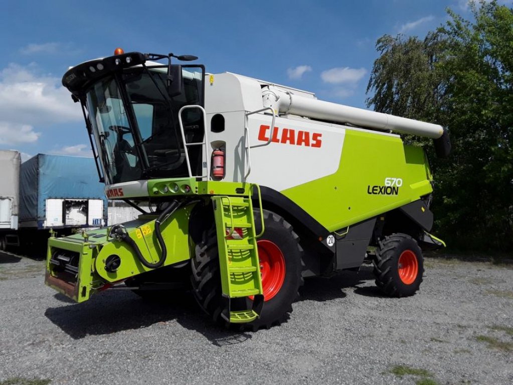 Oldtimer-Mähdrescher typu CLAAS Lexion 670,  v Київ (Obrázek 1)