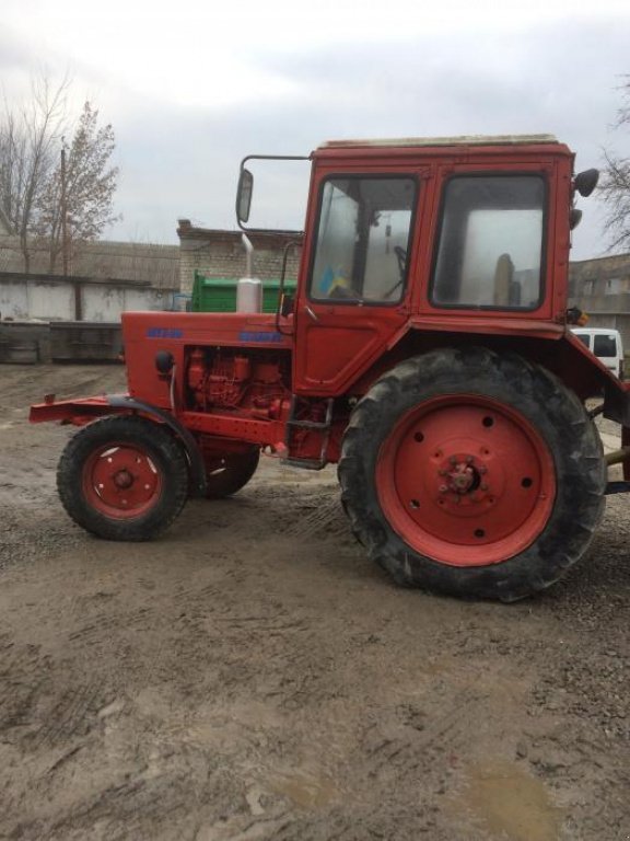 Oldtimer-Traktor tipa Belarus Беларус-80, Neumaschine u Камянець-Подільский (Slika 1)