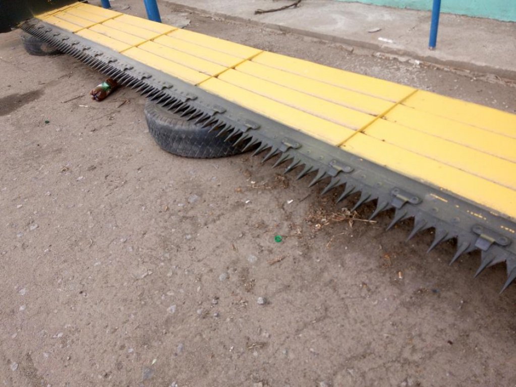 Oldtimer-Mähdrescher des Typs Massey Ferguson 9690, Neumaschine in Тетіїв (Bild 8)