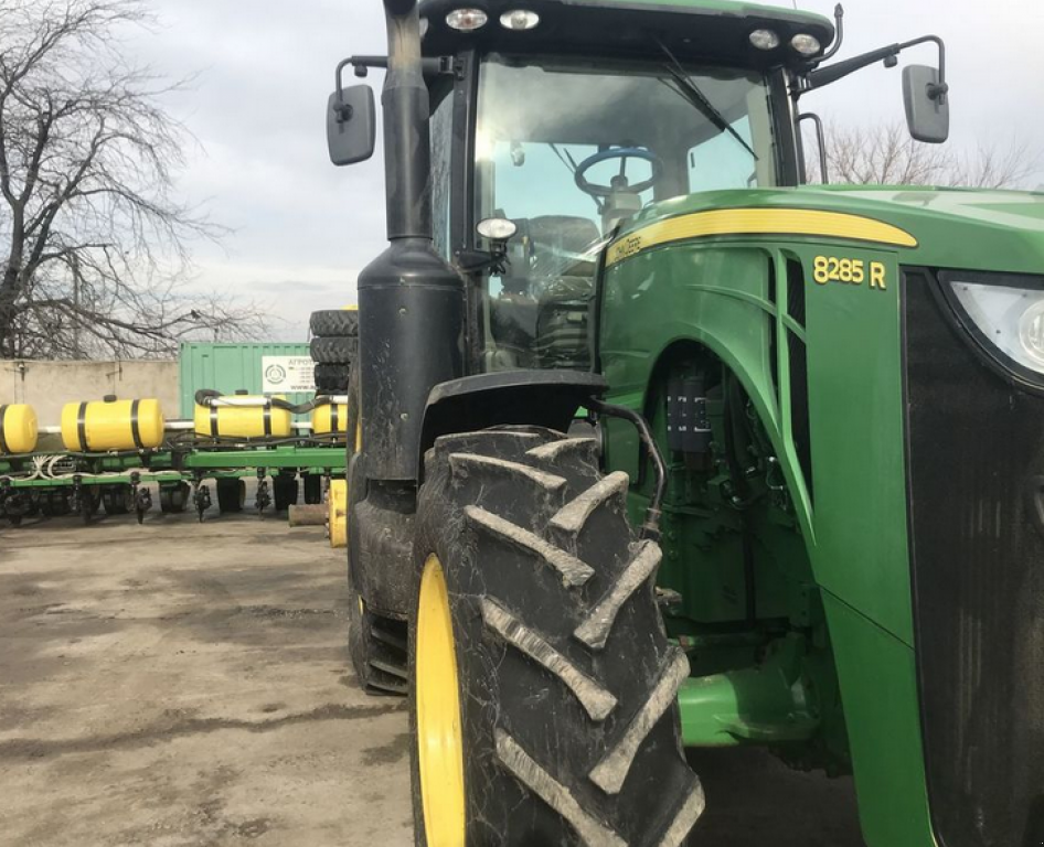 Oldtimer-Traktor typu John Deere 8285R, Neumaschine v Салгани (Obrázek 3)