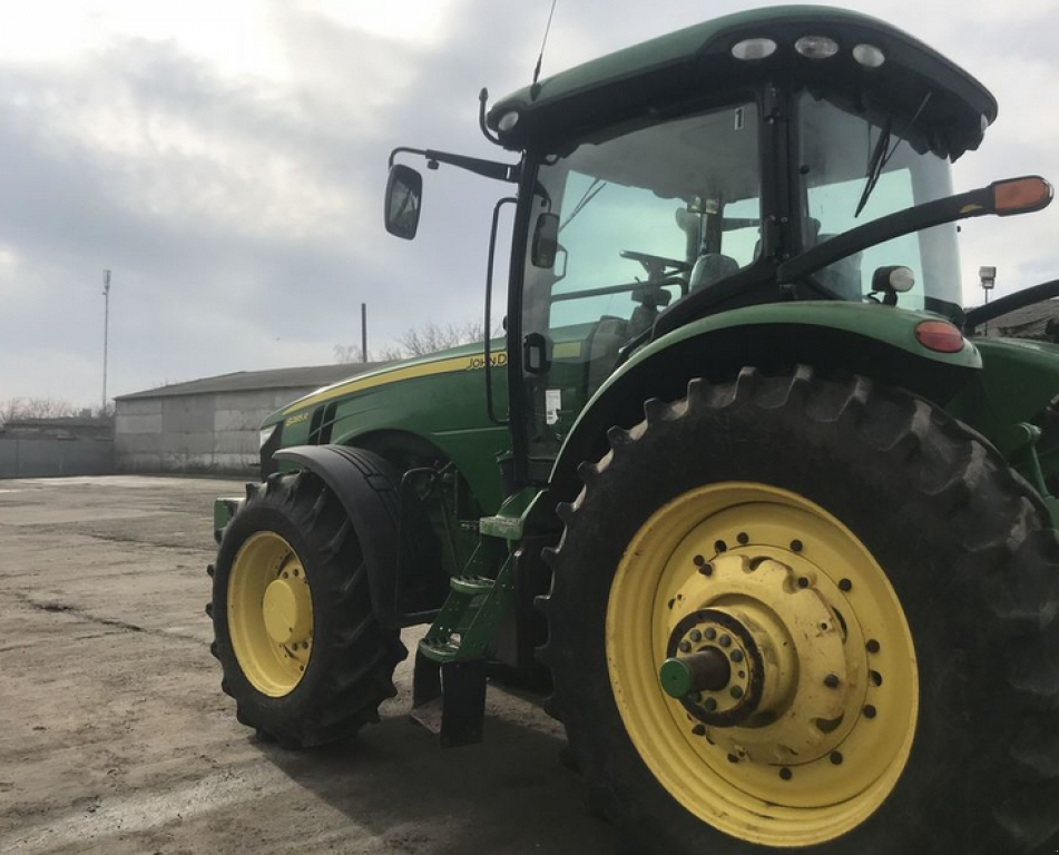 Oldtimer-Traktor typu John Deere 8285R, Neumaschine v Салгани (Obrázek 2)