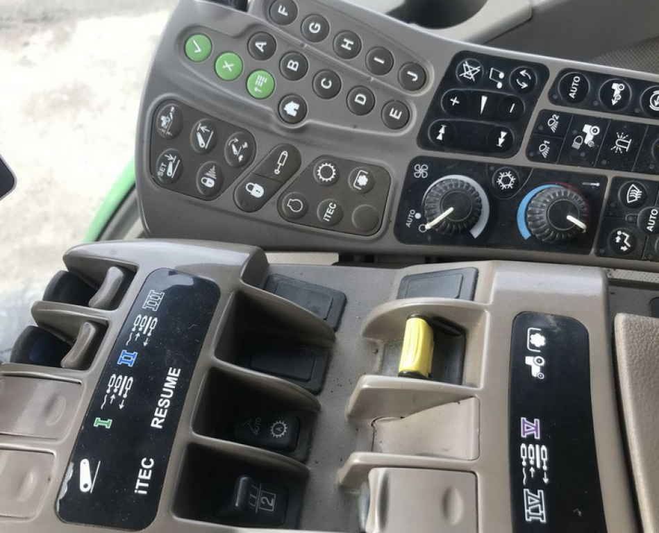 Oldtimer-Traktor typu John Deere 8285R, Neumaschine v Салгани (Obrázek 6)