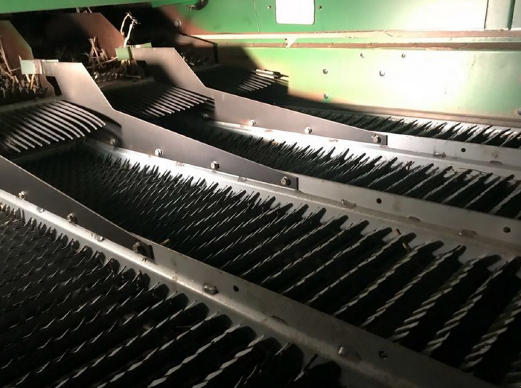 Oldtimer-Mähdrescher des Typs John Deere 9770 STS Bullet Rotor,  in Рівне (Bild 7)